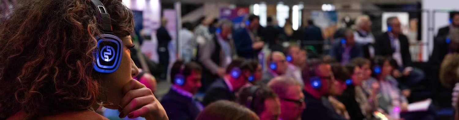 conferências e congressos com fones